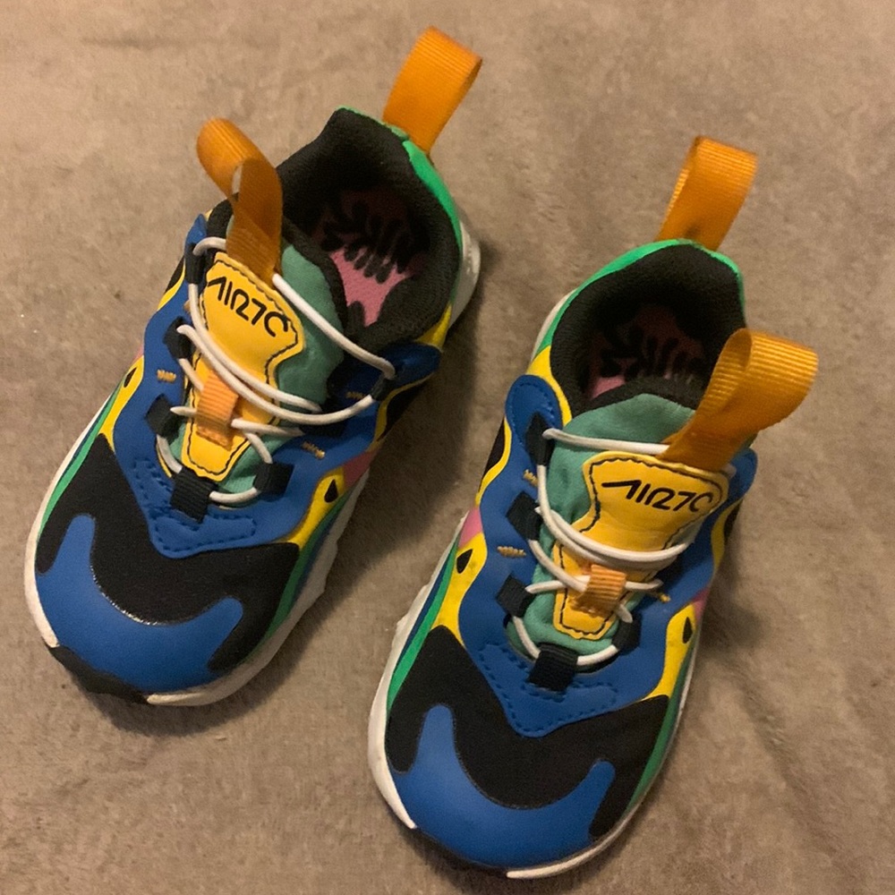 size 6c nike sneakers
